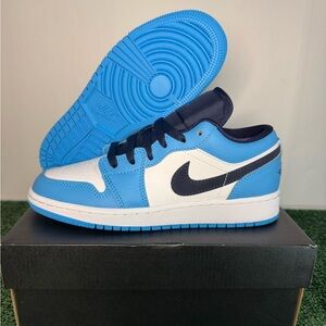 AIR JORDAN 1 LOW “UNC”